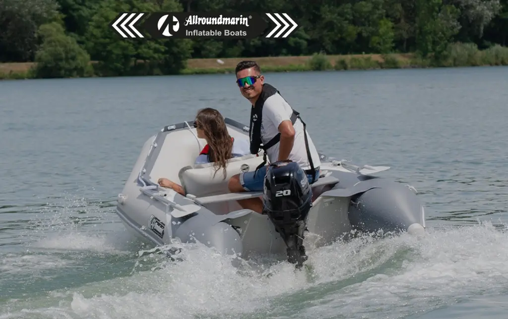 Illustrative image: Allroundmarin Schlauchboot auf dem Wasser