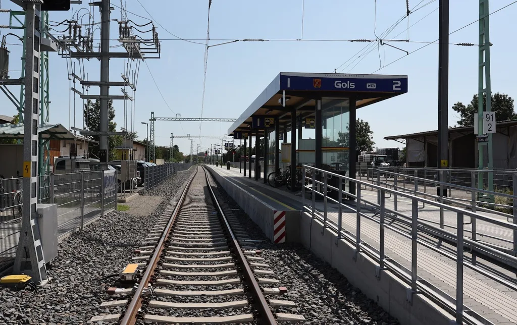 View of the existing project: Neusiedler Seebahn: Wi-Fi and station security